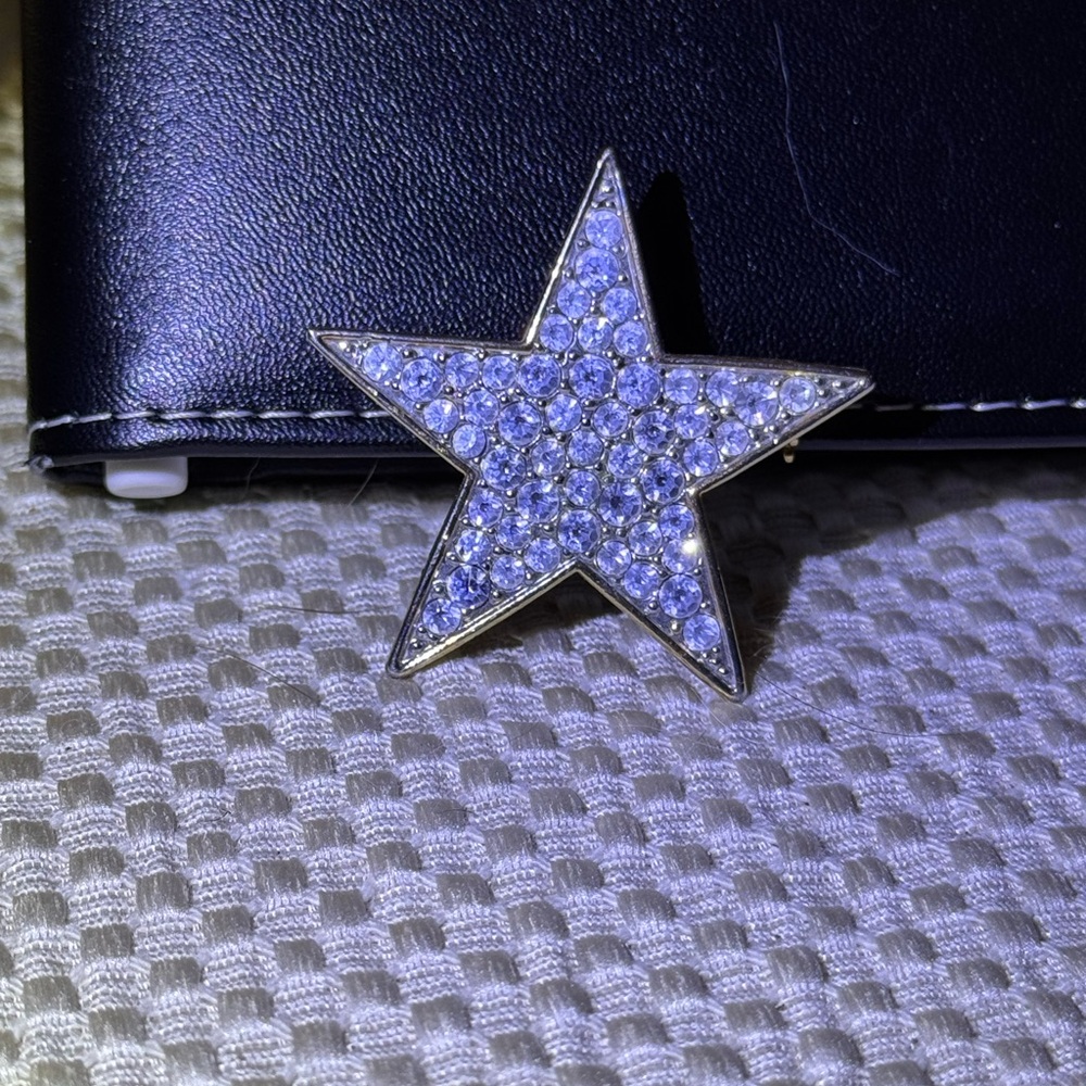Star Rhinestone Brooch - Picture 2 of 6